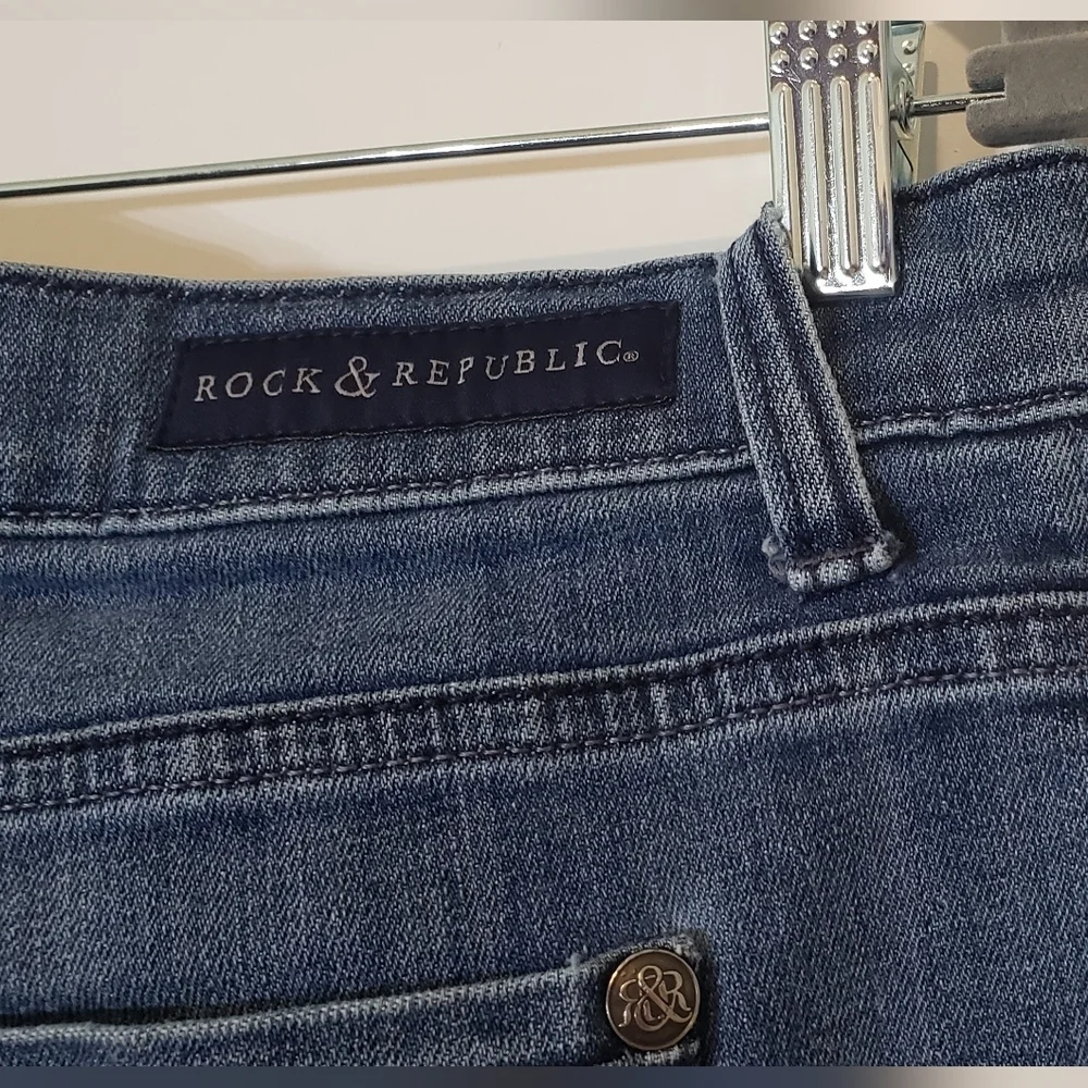 Rock & Republic EMO Blue Jeans Lightly Distressed Fading Whiskering Size 16